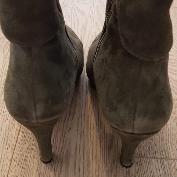 Tahari Gabe Grey Suede Boots - Picture 9 of 10